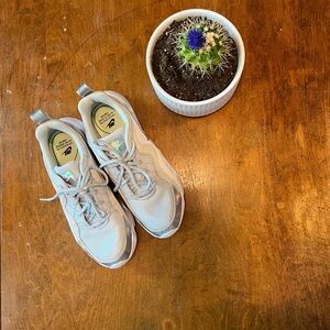 Nike Women's RYZ 365 iridescent white and silver